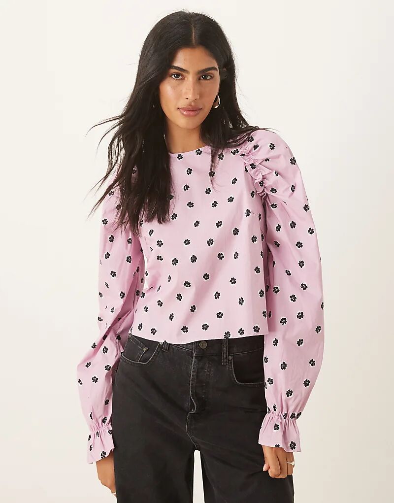 Гламурная блузка со сборками на рукавах из розового хлопка с мелким рисунком
Гламурная блузка со сборками на рукавах из розового хлопка с мелким рисунком