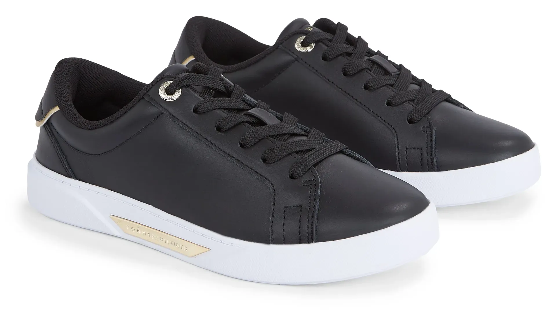 Кроссовки на платформе Tommy Hilfiger "CHIC HW COURT SNEAKER", с золотистыми деталями, повседневная обувь, полуботинки, туфли на шнуровке, черный
Кроссовки на платформе Tommy Hilfiger "CHIC HW COURT SNEAKER", с золотистыми деталями, повседневная обувь, полуботинки, туфли на шнуровке, черный