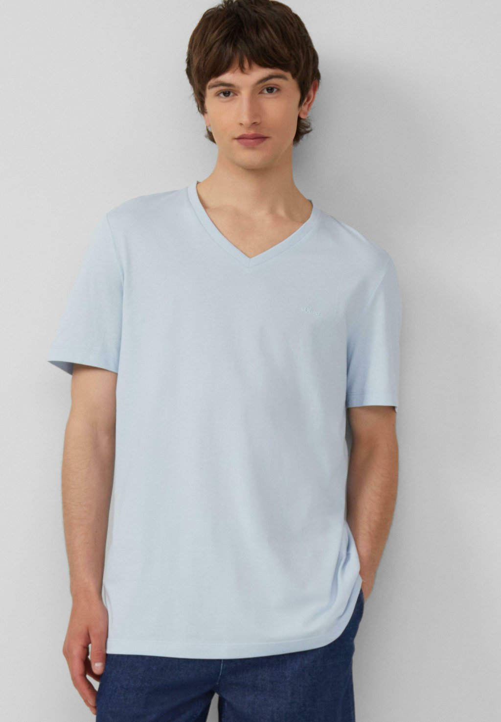 Базовая футболка MIT V-AUSSCHNITT UND LOGO s.Oliver, светло-голубой
Базовая футболка MIT V-AUSSCHNITT UND LOGO s.Oliver, светло-голубой
