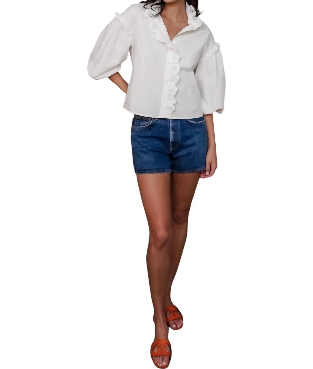 Топ Madelyn в белом цвете CHRISTY LYNN
Топ Madelyn в белом цвете CHRISTY LYNN