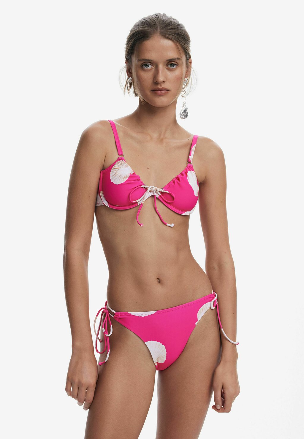 Верх бикини SHELL Desigual, красный
Верх бикини SHELL Desigual, красный