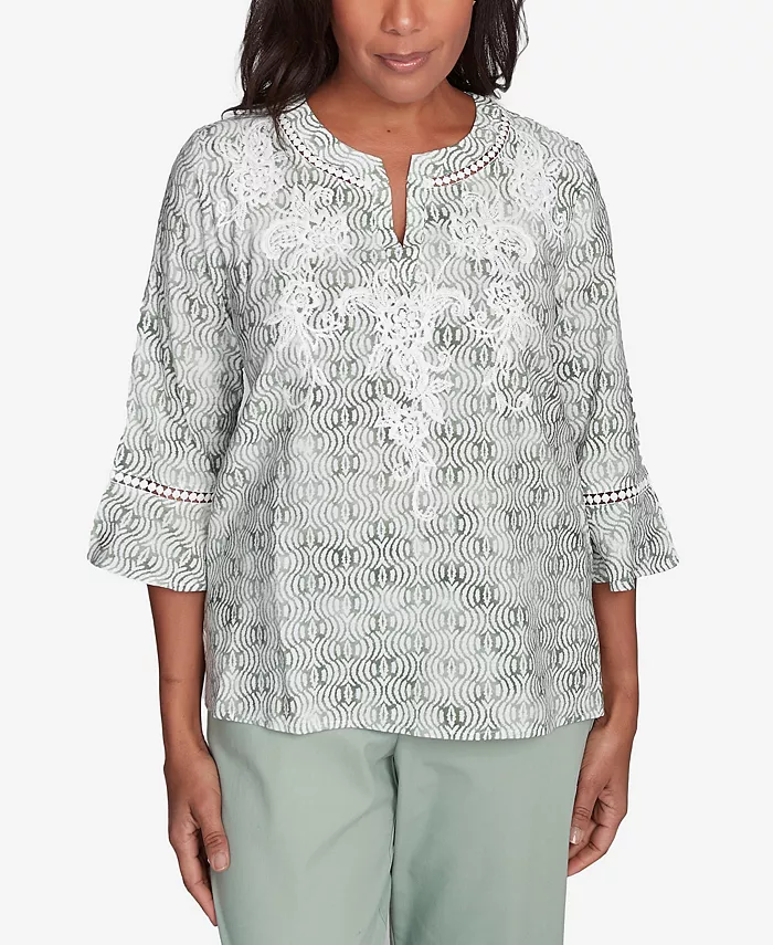 Женский топ Santa Fe с вышитым геометрическим узором и расклешенными рукавами Alfred Dunner, мультиколор
Женский топ Santa Fe с вышитым геометрическим узором и расклешенными рукавами Alfred Dunner, мультиколор