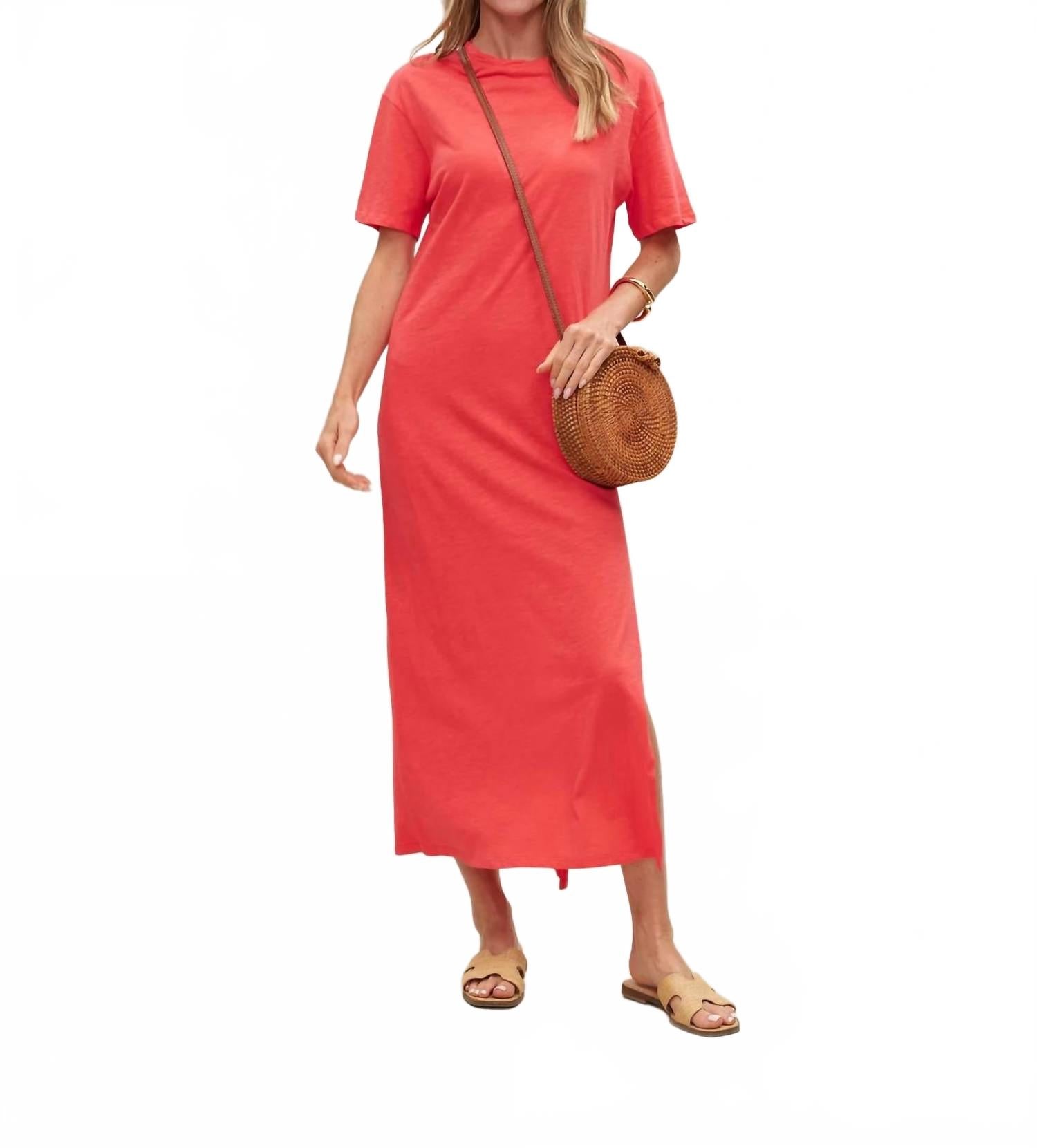 Простая футболка-платье в красном цвете SIX/FIFTY
Простая футболка-платье в красном цвете SIX/FIFTY