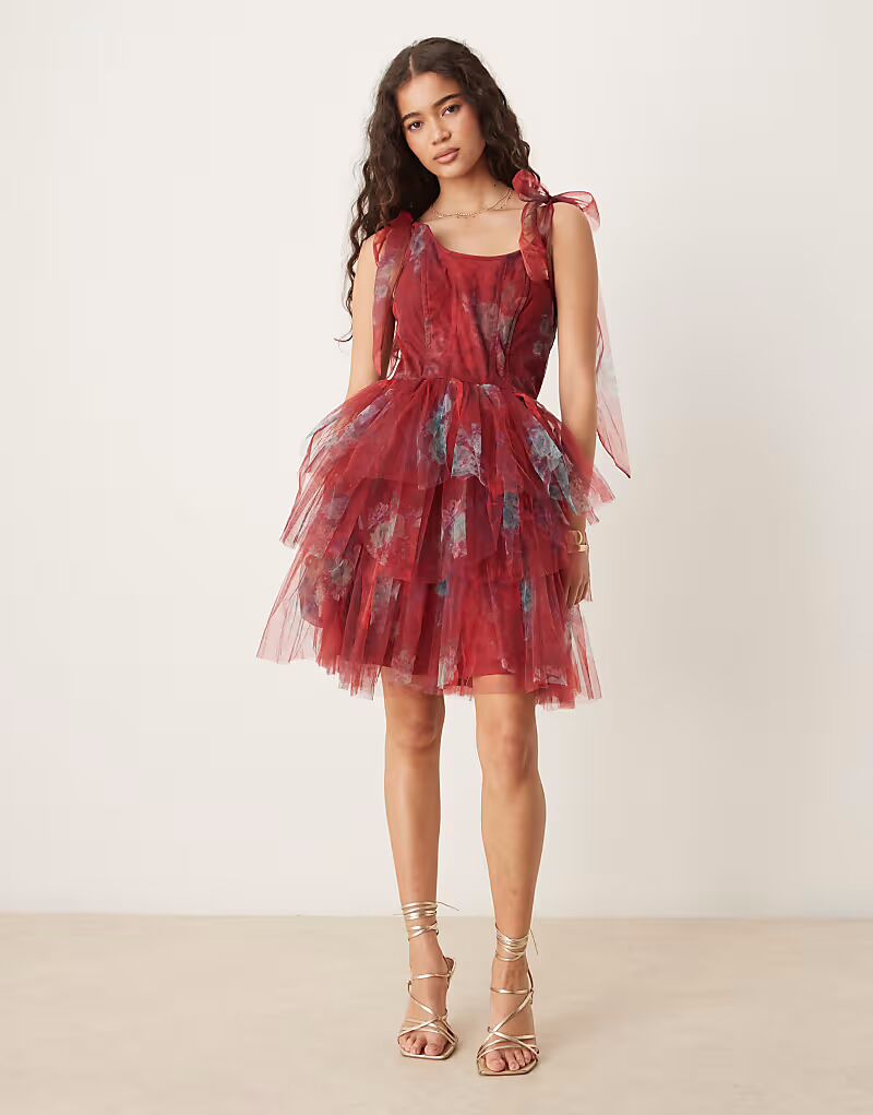 Мини-платье с кружевом и бисером, бантом на плече, оборкой, красными цветами Lace & Beads
Мини-платье с кружевом и бисером, бантом на плече, оборкой, красными цветами Lace & Beads