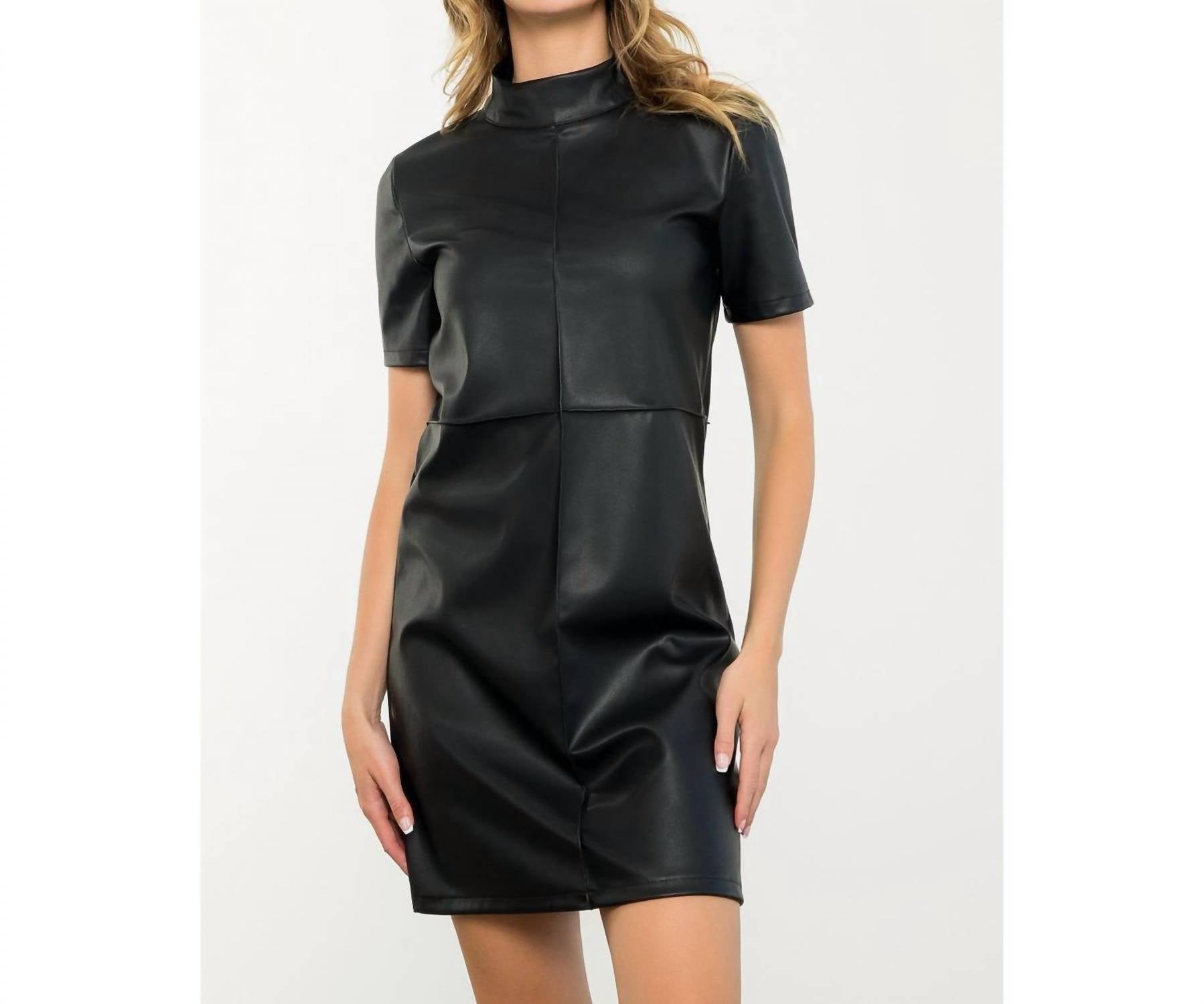 Лена Платье-рубашка в черном THML
Лена Платье-рубашка в черном THML