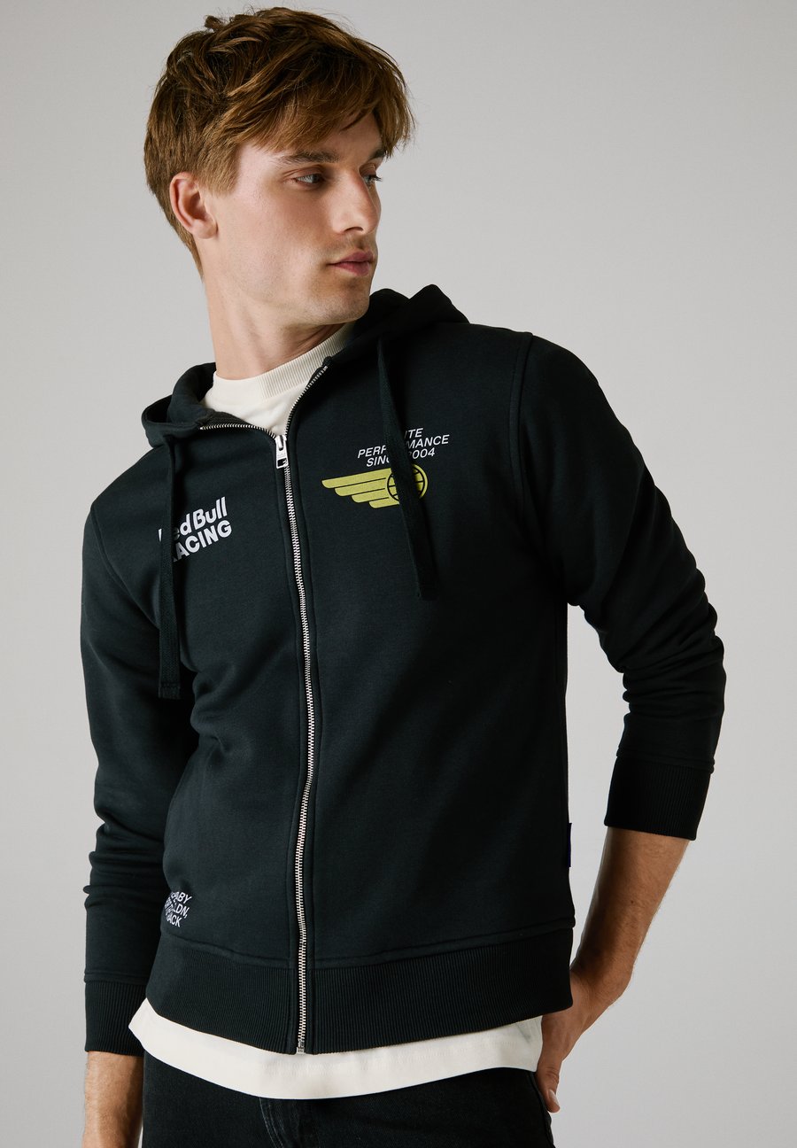 Толстовка Red Bull Racing x Pepe Jeans Zip-up sweatshirt, Black, Черный, Толстовка Red Bull Racing x Pepe Jeans Zip-up sweatshirt, Black
Толстовка Red Bull Racing x Pepe Jeans Zip-up sweatshirt, Black, Черный, Толстовка Red Bull Racing x Pepe Jeans Zip-up sweatshirt, Black