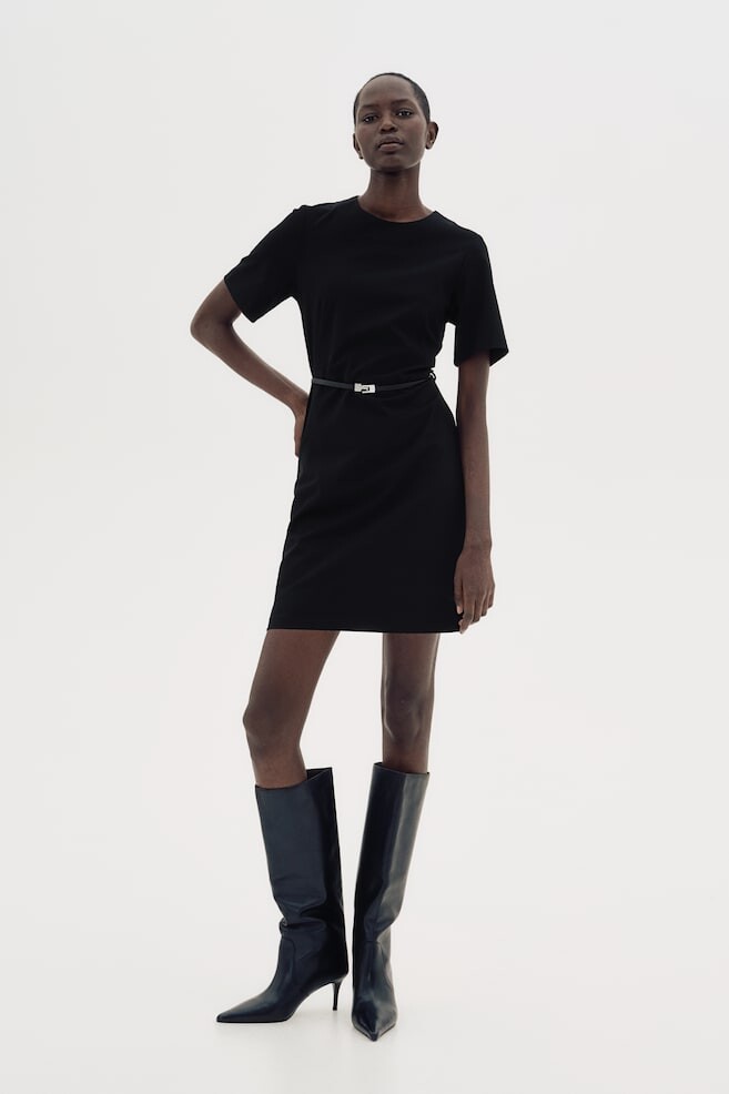 Платье с поясом H&M, черный
Платье с поясом H&M, черный