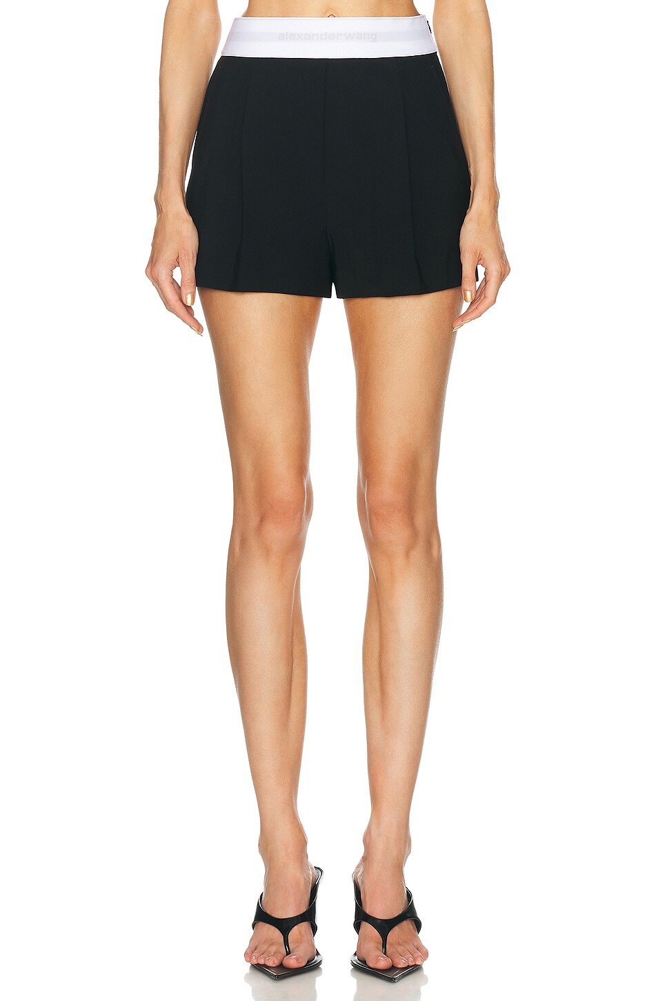 Плиссированные шорты с высокой талией Alexander Wang, черный
Плиссированные шорты с высокой талией Alexander Wang, черный