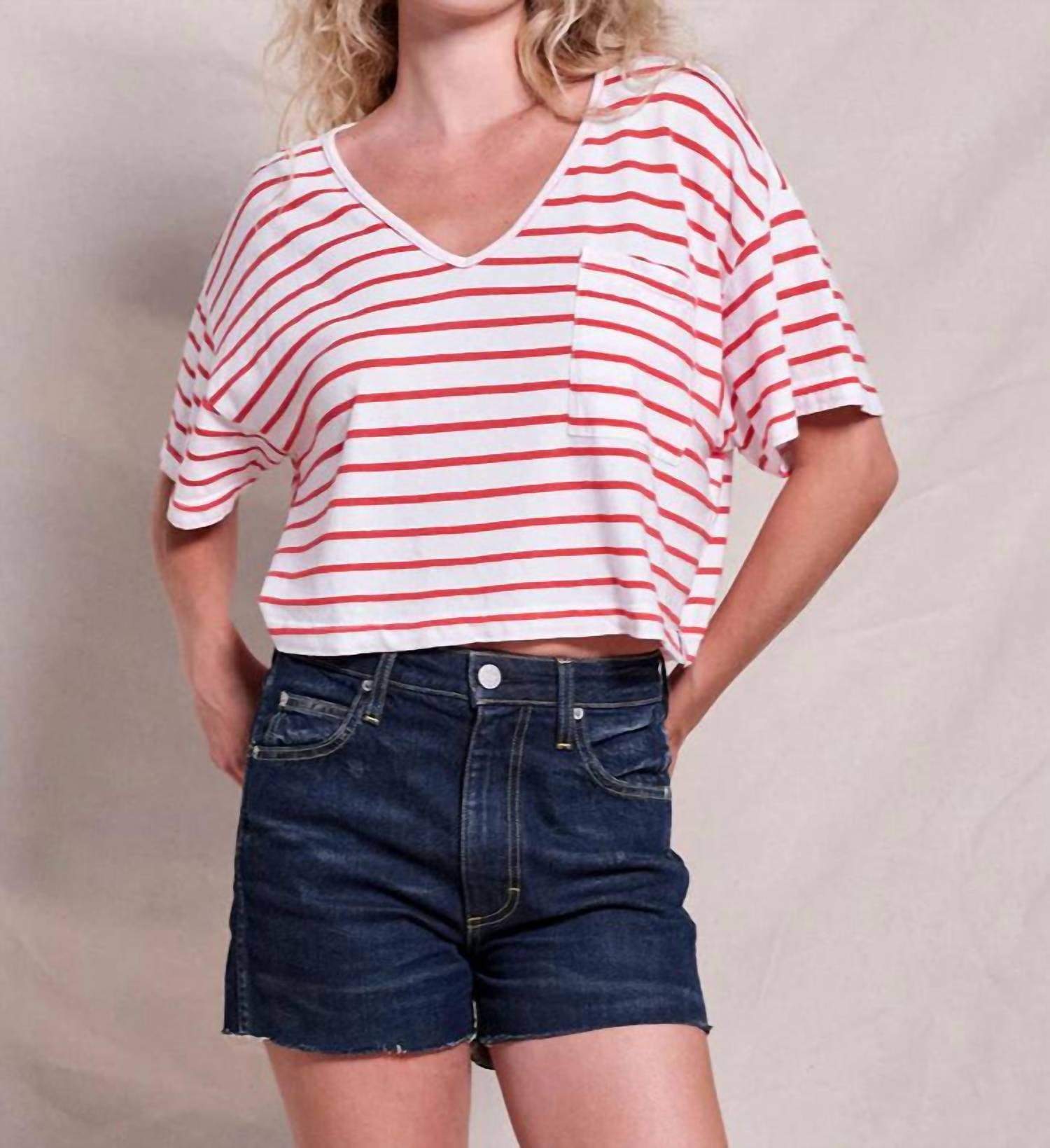 Белая футболка с V-образным вырезом и карманом Sundry
Белая футболка с V-образным вырезом и карманом Sundry