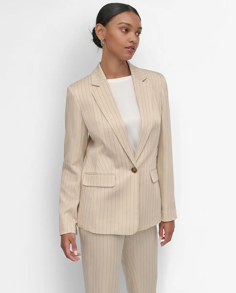 Женский блейзер на одной пуговице с передними карманами DKNY, черный
Женский блейзер на одной пуговице с передними карманами DKNY, черный