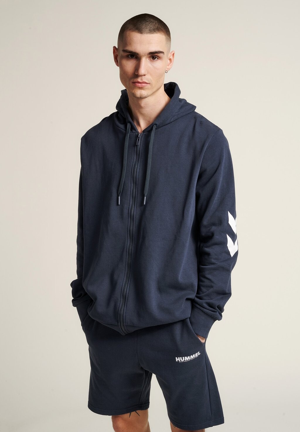 Толстовка на молнии Hummel HMLLEGACY ZIP HOODIE, цвет Blue Nights, Серый, Толстовка на молнии Hummel HMLLEGACY ZIP HOODIE, цвет Blue Nights
Толстовка на молнии Hummel HMLLEGACY ZIP HOODIE, цвет Blue Nights, Серый, Толстовка на молнии Hummel HMLLEGACY ZIP HOODIE, цвет Blue Nights