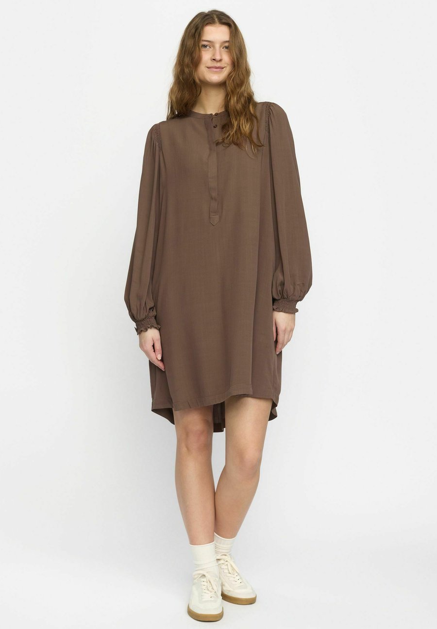 Платье Soft Rebels ANNE MAYSON, Coffee Quartz/Brown
Платье Soft Rebels ANNE MAYSON, Coffee Quartz/Brown