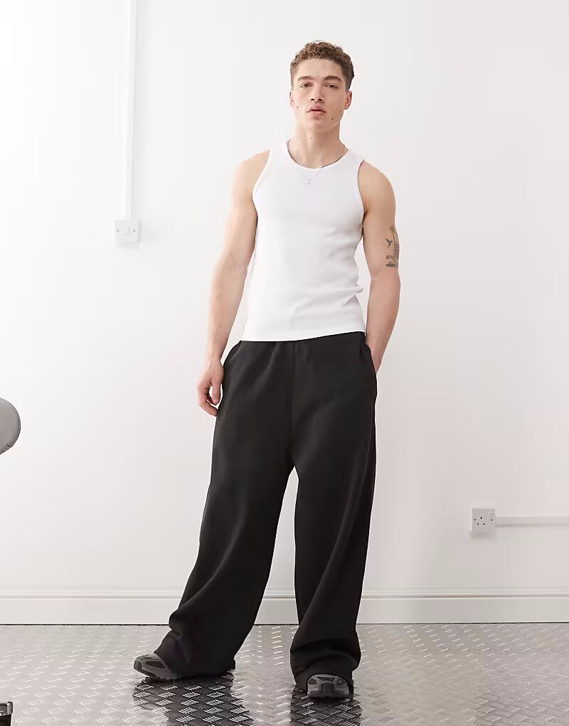 Брюки-джоггеры Weekday очень свободного кроя с широкими штанинами черного цвета
Брюки-джоггеры Weekday очень свободного кроя с широкими штанинами черного цвета