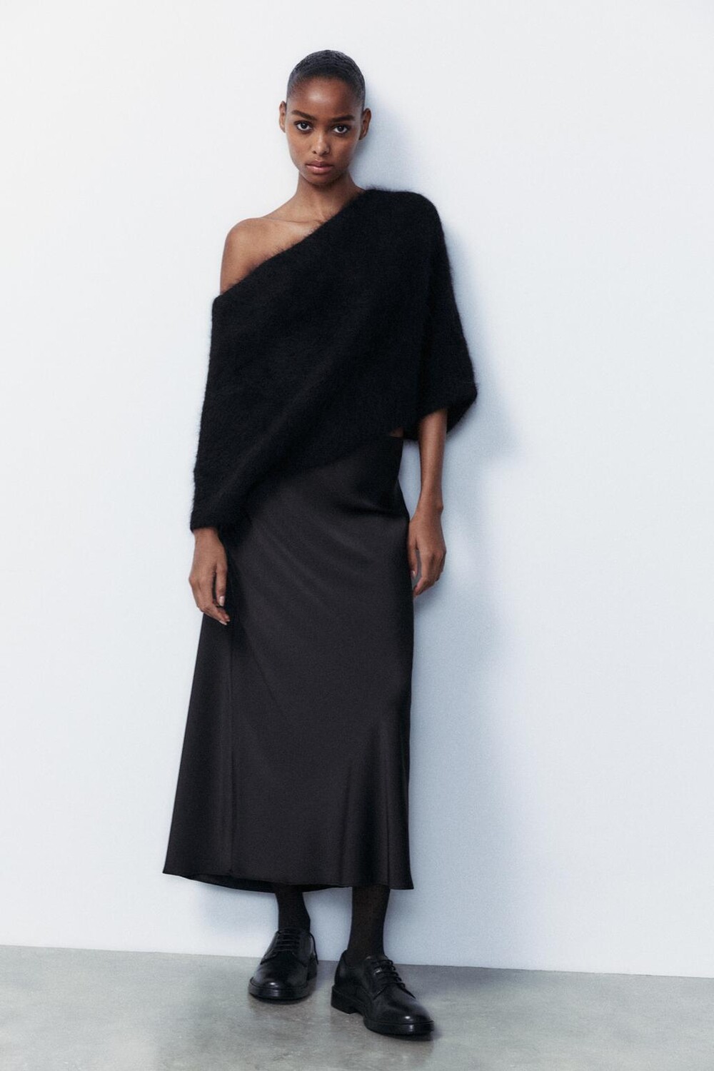 Атласная юбка миди ZARA, черный
Атласная юбка миди ZARA, черный