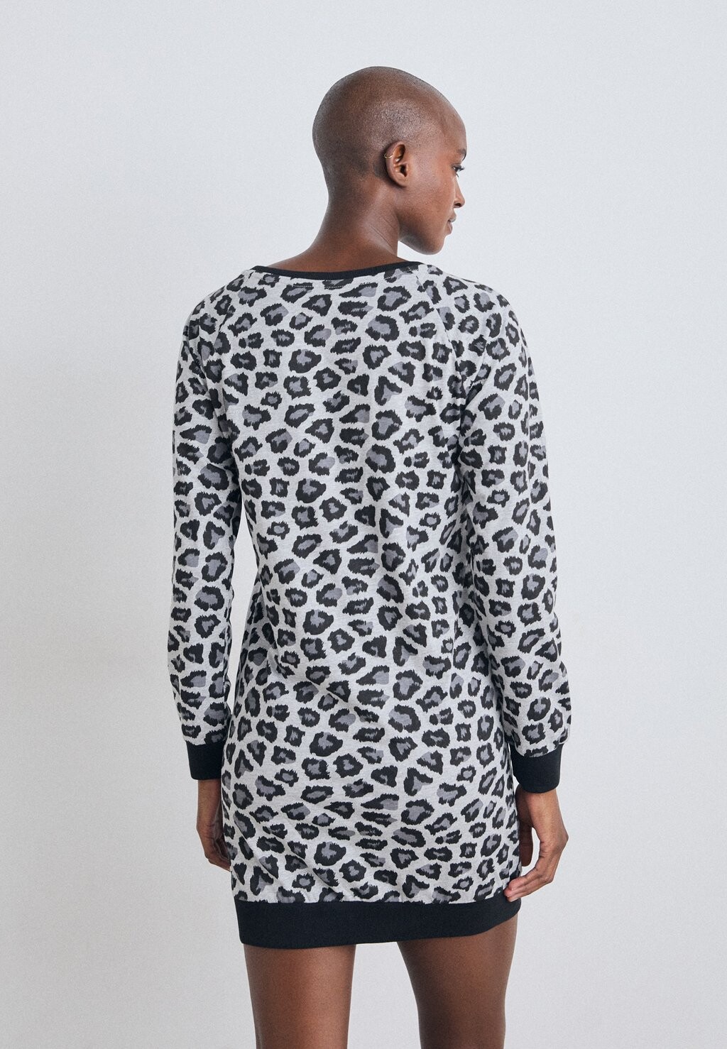 Ночная рубашка LEO NIGHTGOWN LASCANA, серый
Ночная рубашка LEO NIGHTGOWN LASCANA, серый