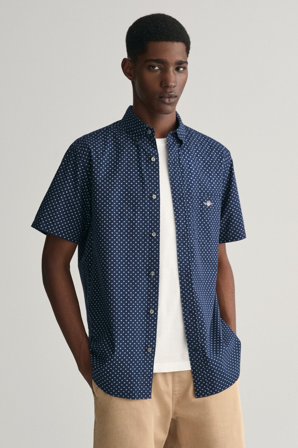 Рубашка стандартного кроя с короткими рукавами и микропринтом Gant, синий
Рубашка стандартного кроя с короткими рукавами и микропринтом Gant, синий