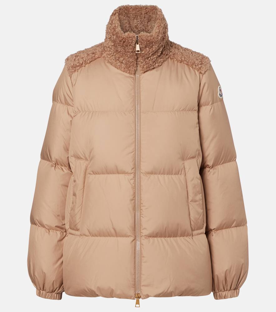 Пуховик с отделкой из флиса esnaie Moncler
Пуховик с отделкой из флиса esnaie Moncler