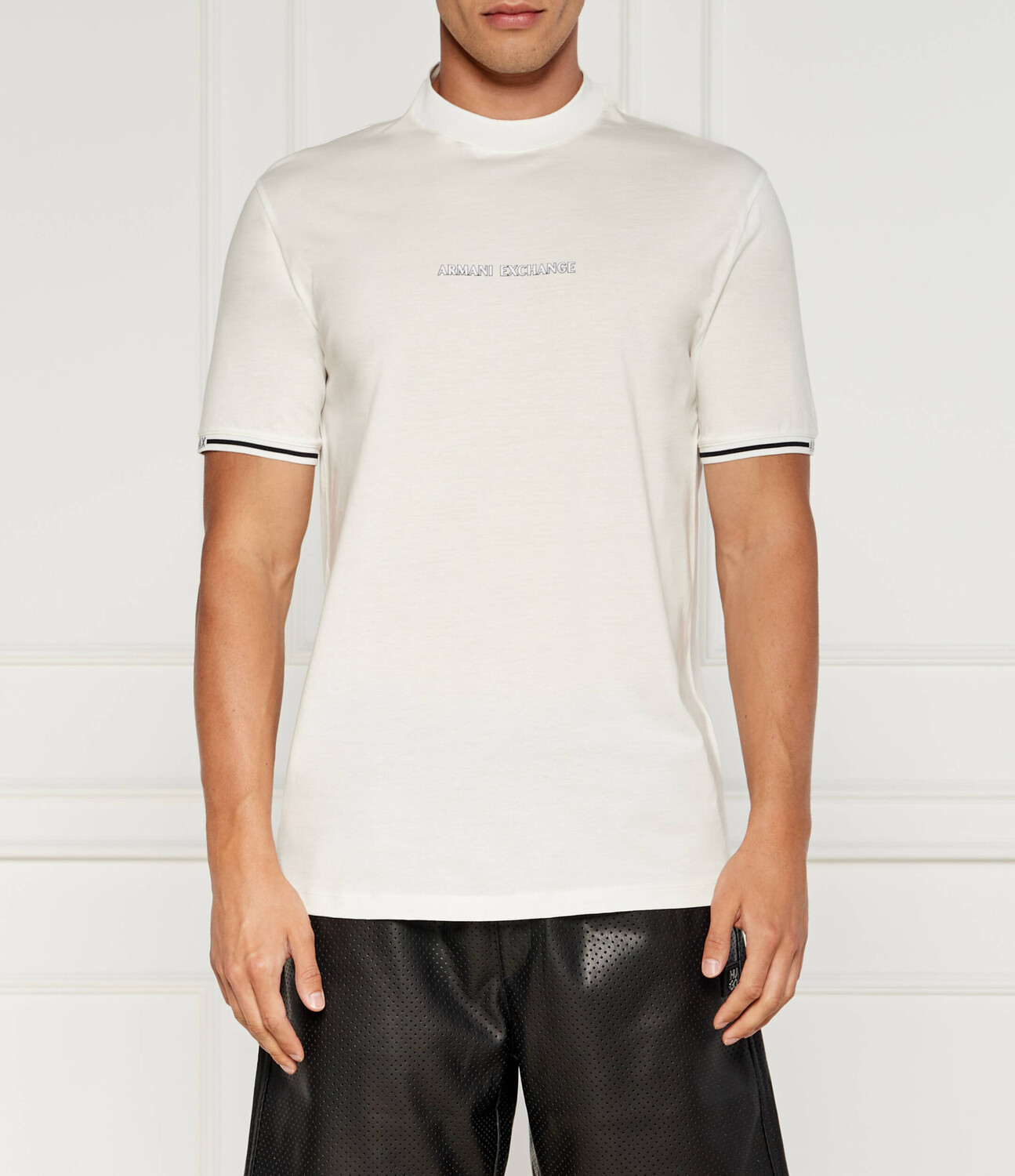 Футболка Armani Exchange Regular Fit, белый
Футболка Armani Exchange Regular Fit, белый