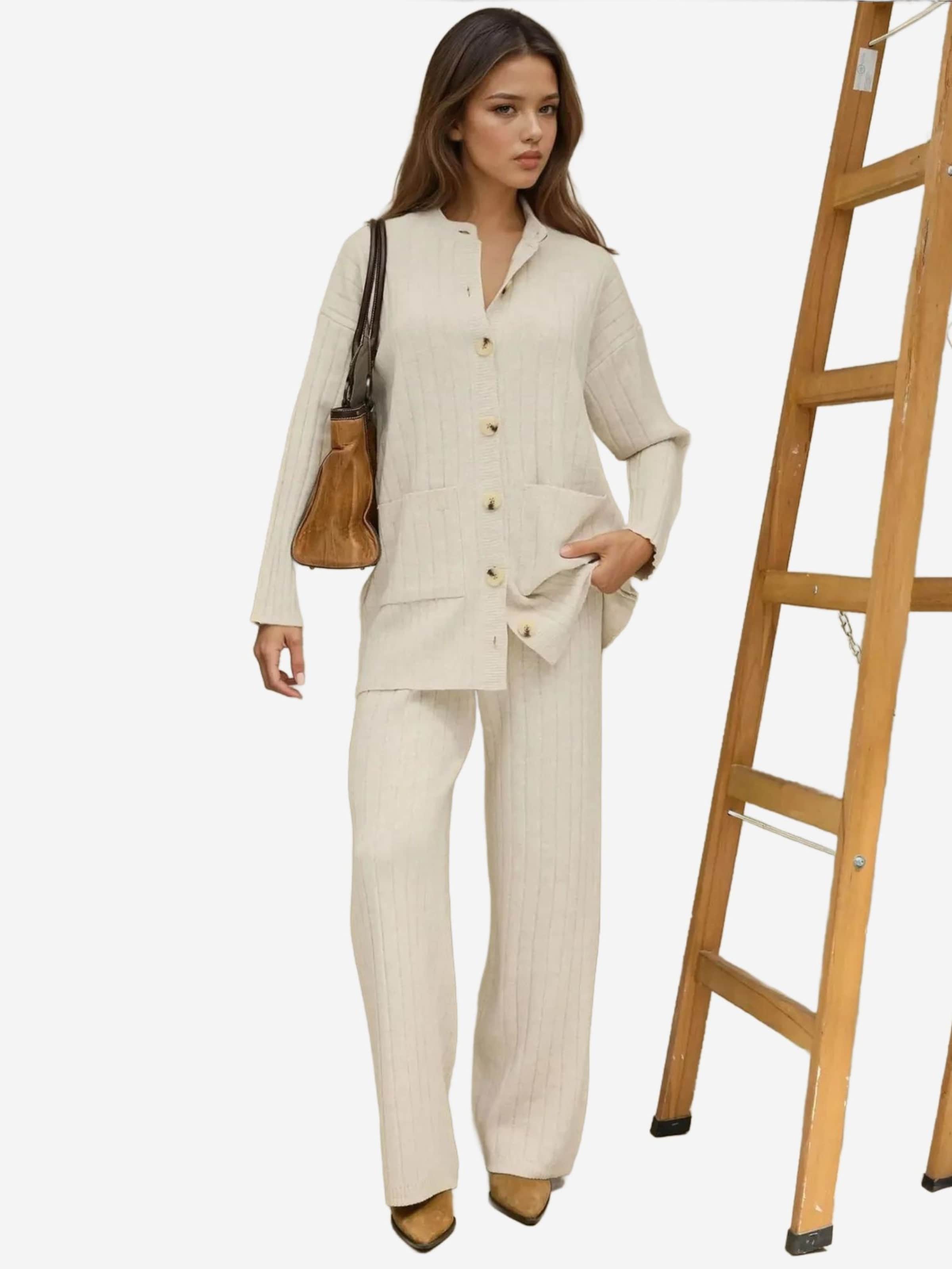 Hiccup Workwear в бежевом цвете
Hiccup Workwear в бежевом цвете