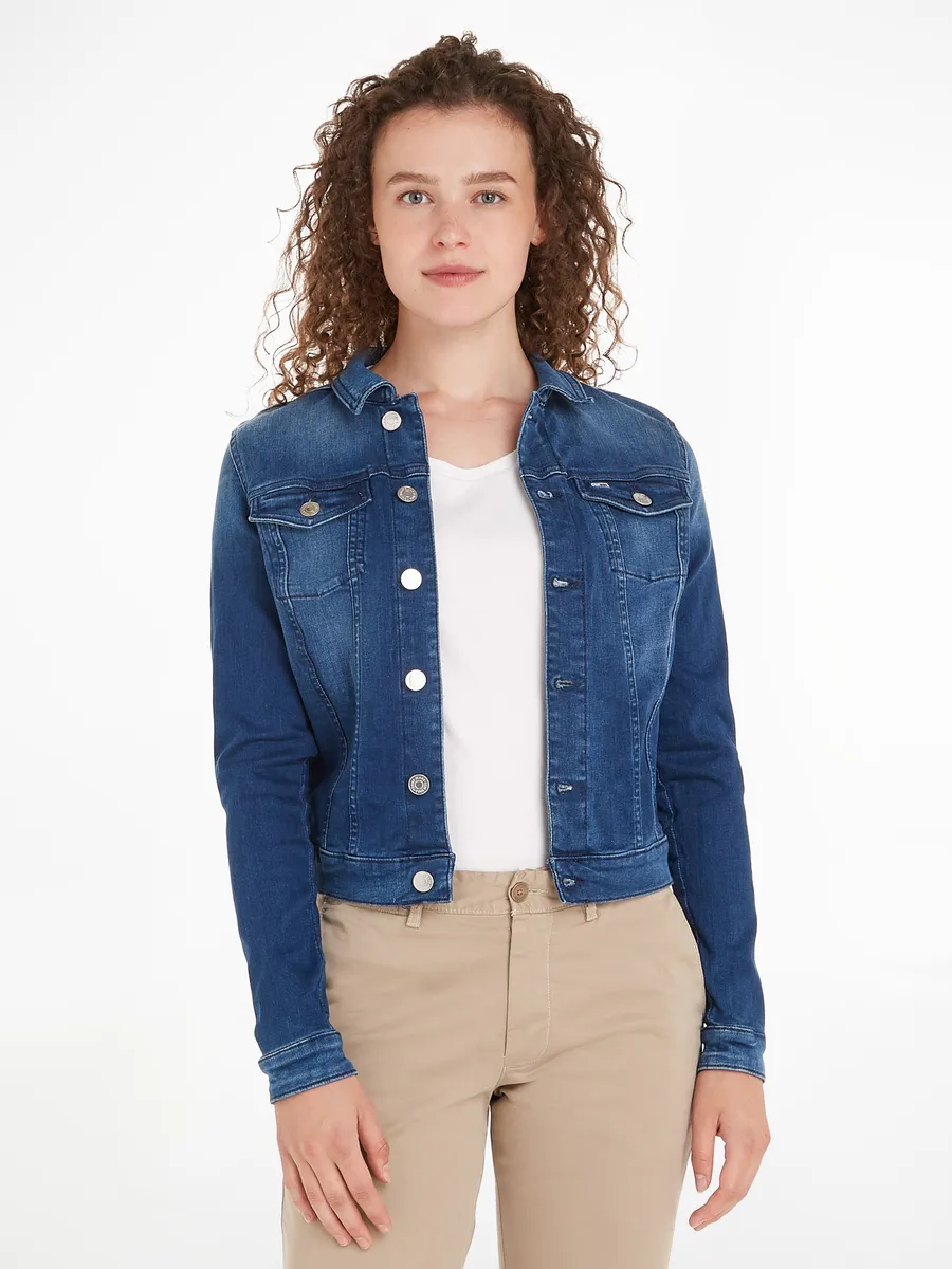 Джинсовая куртка Tommy Jeans "VIVIANNE SLIM TRUCKER NNMBS" с фирменными пуговицами Tommy Jeans и флажком с логотипом, цвет New Niceville Mid Blue