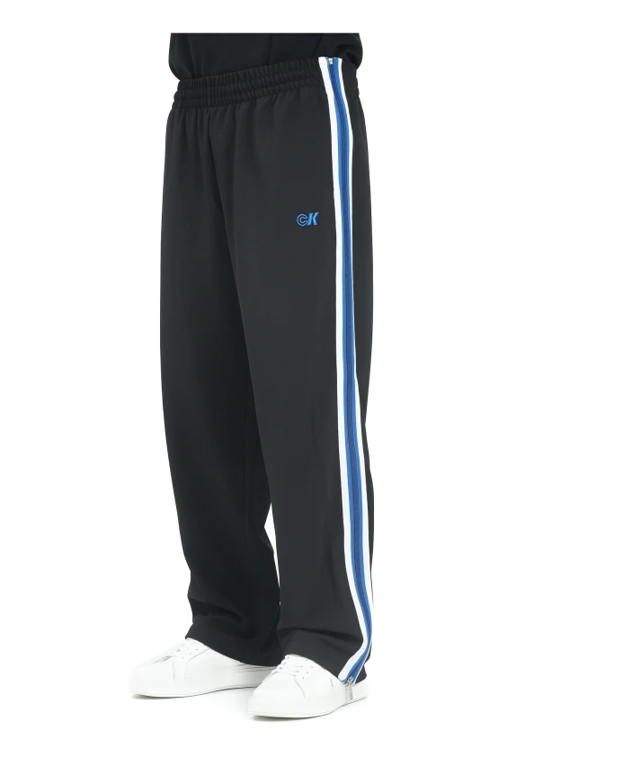 Черные спортивные брюки в стиле ретро Calvin Klein Jeans, черный
Черные спортивные брюки в стиле ретро Calvin Klein Jeans, черный