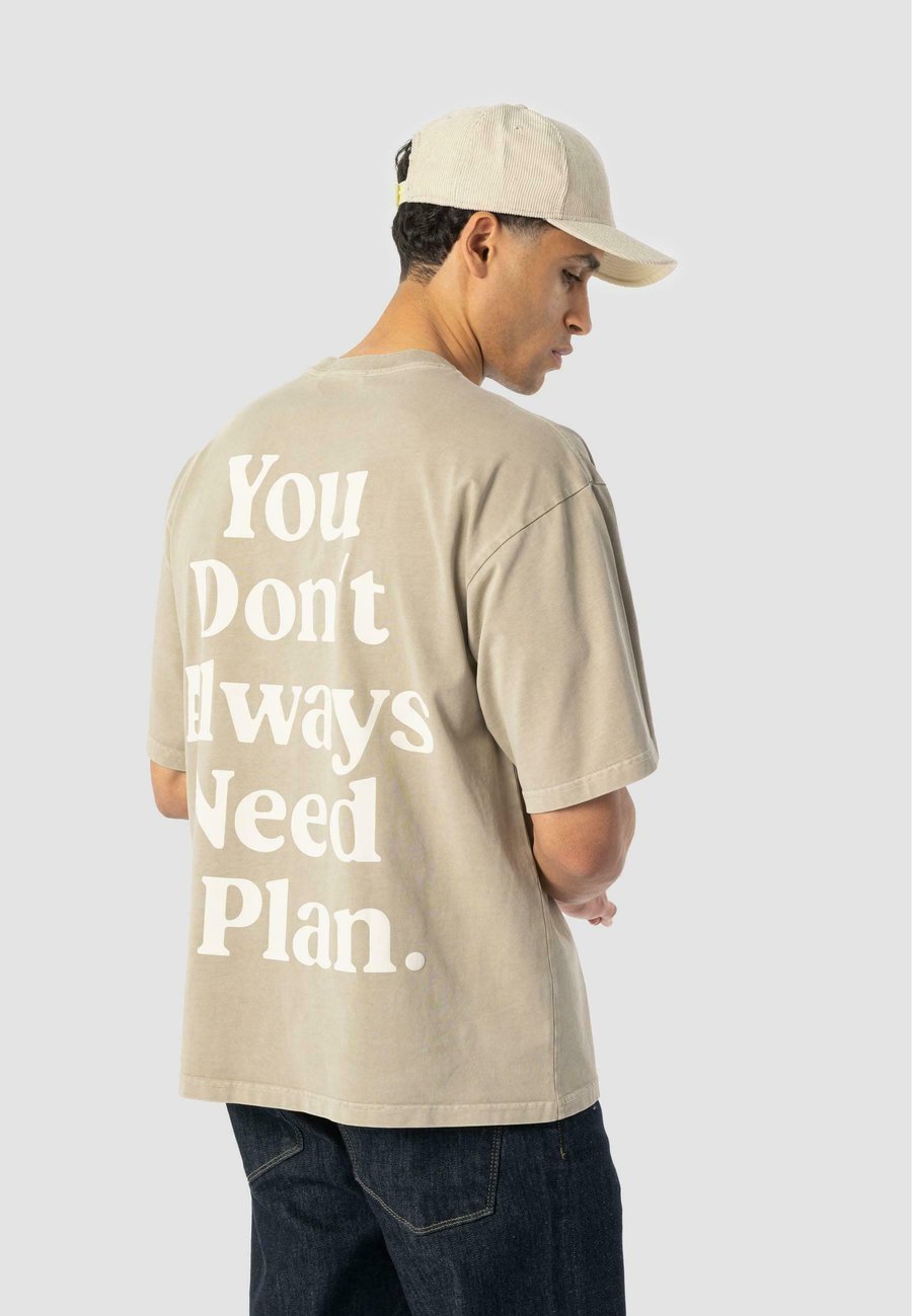 Футболка Elias Rumelis Print T-shirt, Beige
Футболка Elias Rumelis Print T-shirt, Beige