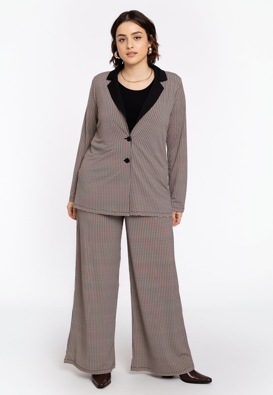 Брюки YOEK MIT EINEM ELASTISCHEN BUND, Multicolour/Multi-Coloured
Брюки YOEK MIT EINEM ELASTISCHEN BUND, Multicolour/Multi-Coloured