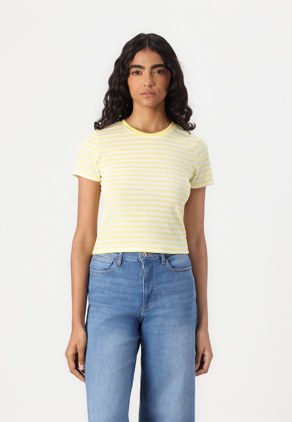 Базовая футболка ONLELLI SHORT ONLY, кремовый
Базовая футболка ONLELLI SHORT ONLY, кремовый