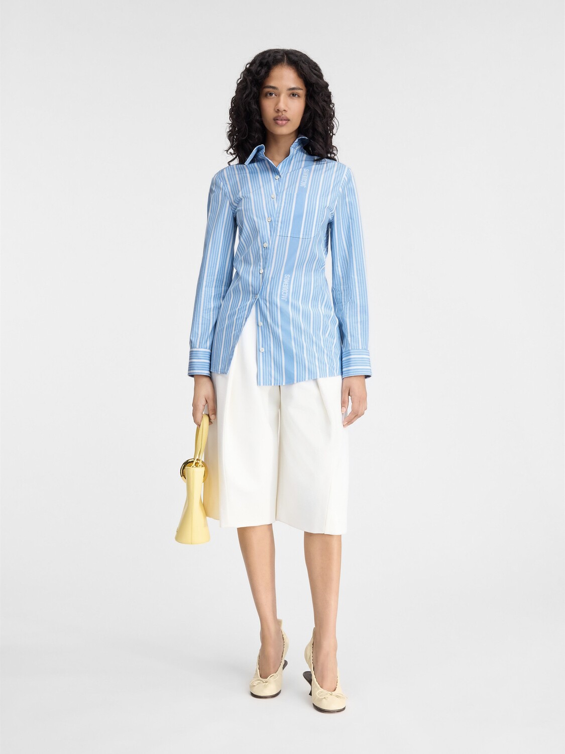 Асимметричная полосатая рубашка JACQUEMUS The Pablo shirt, цвет Jacquard Blue/White
Асимметричная полосатая рубашка JACQUEMUS The Pablo shirt, цвет Jacquard Blue/White