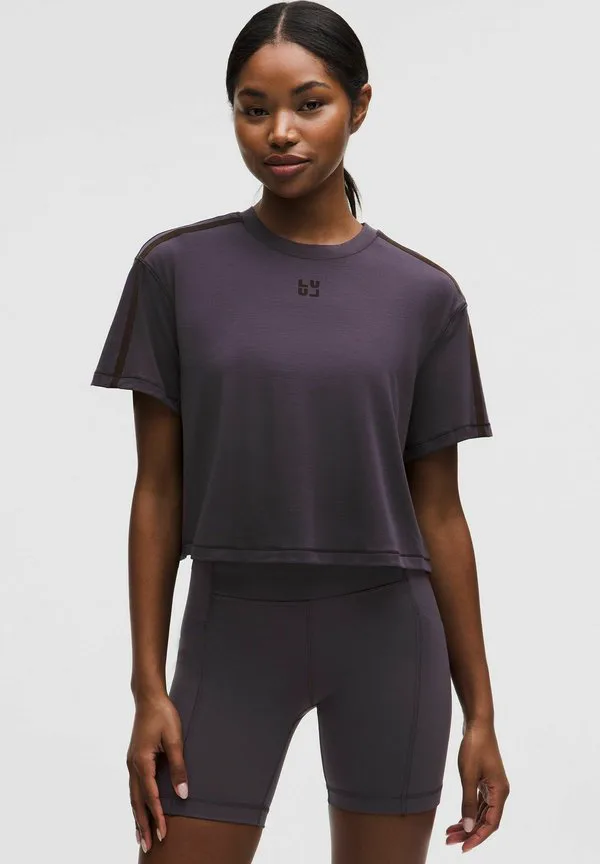 Тренировочная хлыстовая футболка для спорта Lululemon, Atmospheric Purple Nightmoth, Фиолетовый, Тренировочная хлыстовая футболка для спорта Lululemon, Atmospheric Purple Nightmoth
Тренировочная хлыстовая футболка для спорта Lululemon, Atmospheric Purple Nightmoth, Фиолетовый, Тренировочная хлыстовая футболка для спорта Lululemon, Atmospheric Purple Nightmoth