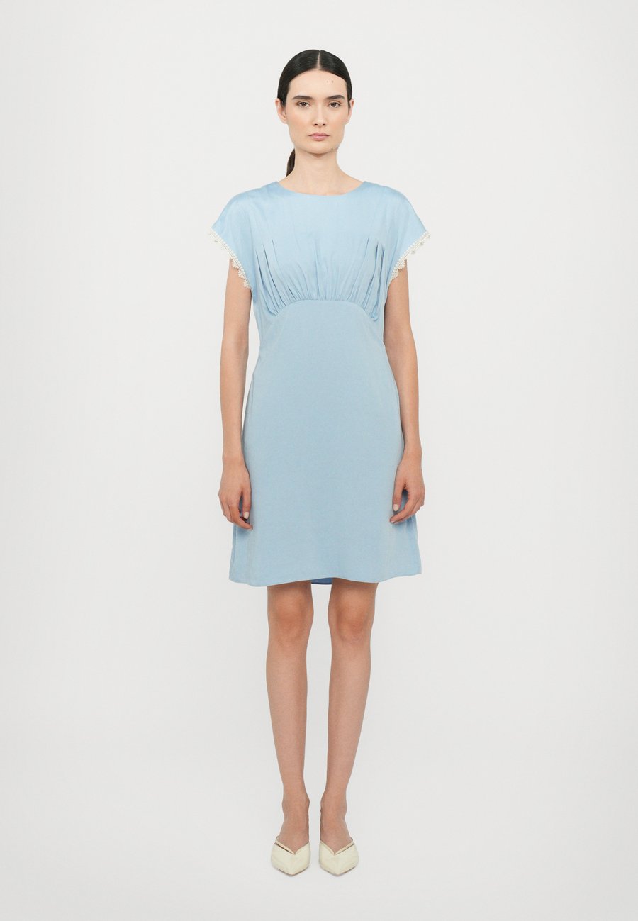 Платье Hofmann Copenhagen CALLISTA, Lavender Blue/Light Blue
Платье Hofmann Copenhagen CALLISTA, Lavender Blue/Light Blue