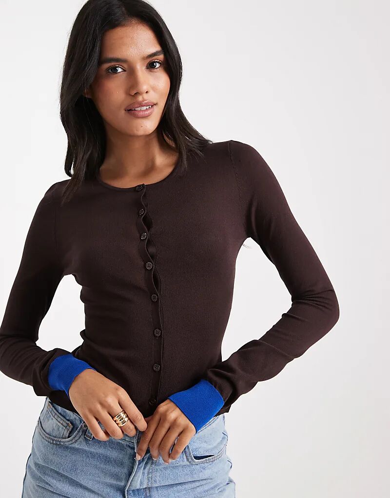 Тонкий приталенный кардиган WeWoreWhat кофейного цвета с синими манжетами
Тонкий приталенный кардиган WeWoreWhat кофейного цвета с синими манжетами