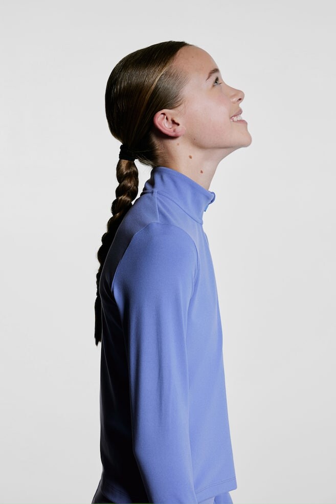 Спортивная куртка из софтмува H&M, голубой 
Спортивная куртка из софтмува H&M, голубой