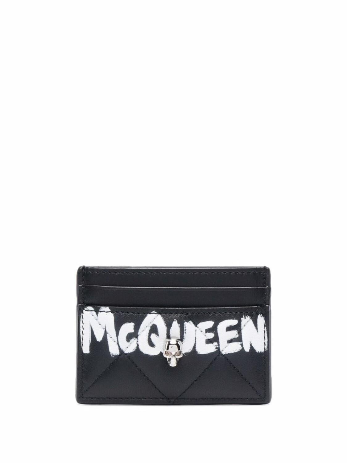 Alexander McQueen стеганый кошелек с декором Skull, черный
Alexander McQueen стеганый кошелек с декором Skull, черный