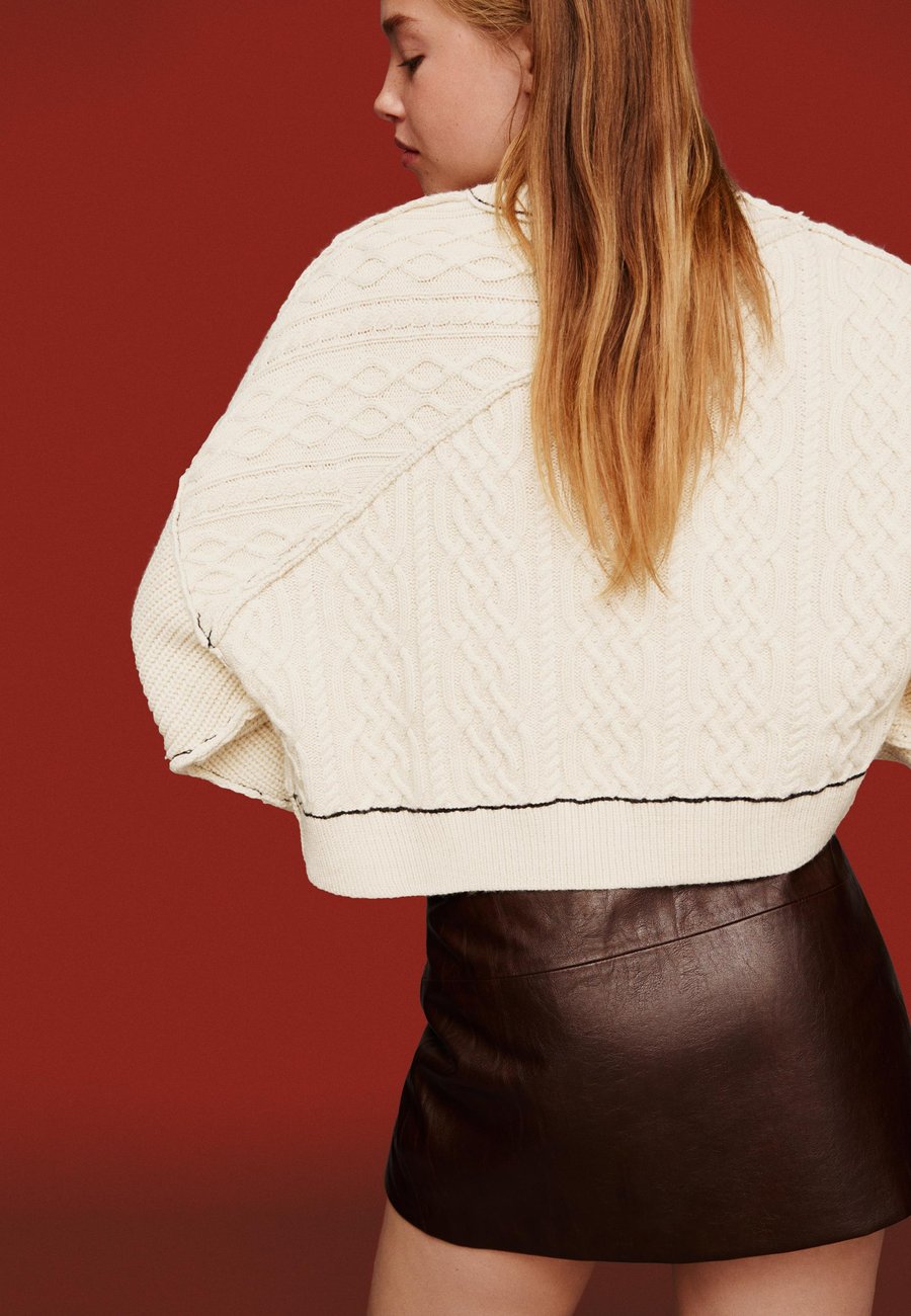 Джемпер Bershka Jumper, Beige
Джемпер Bershka Jumper, Beige