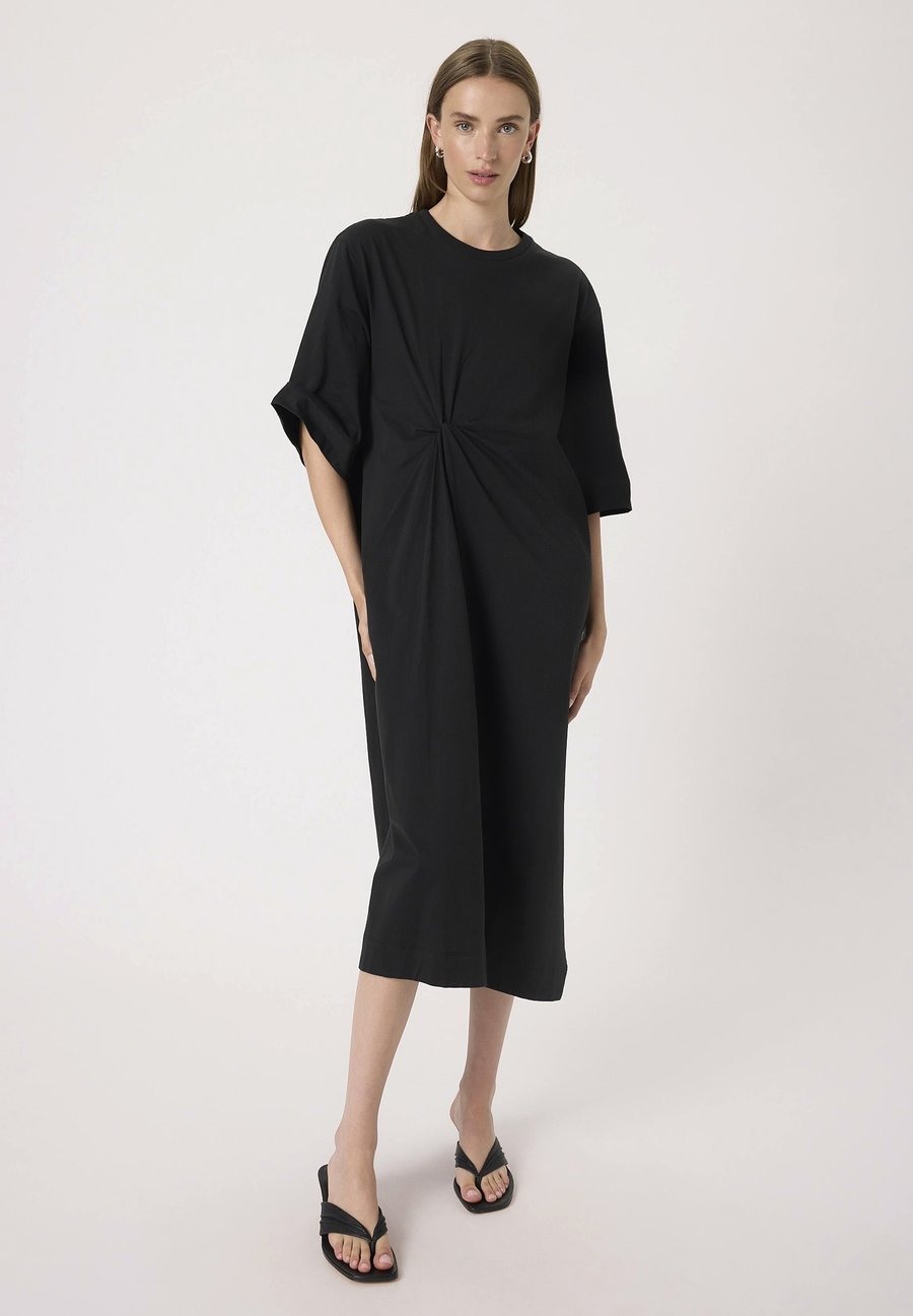 Платье Soaked in Luxury Jersey dress, Black
Платье Soaked in Luxury Jersey dress, Black