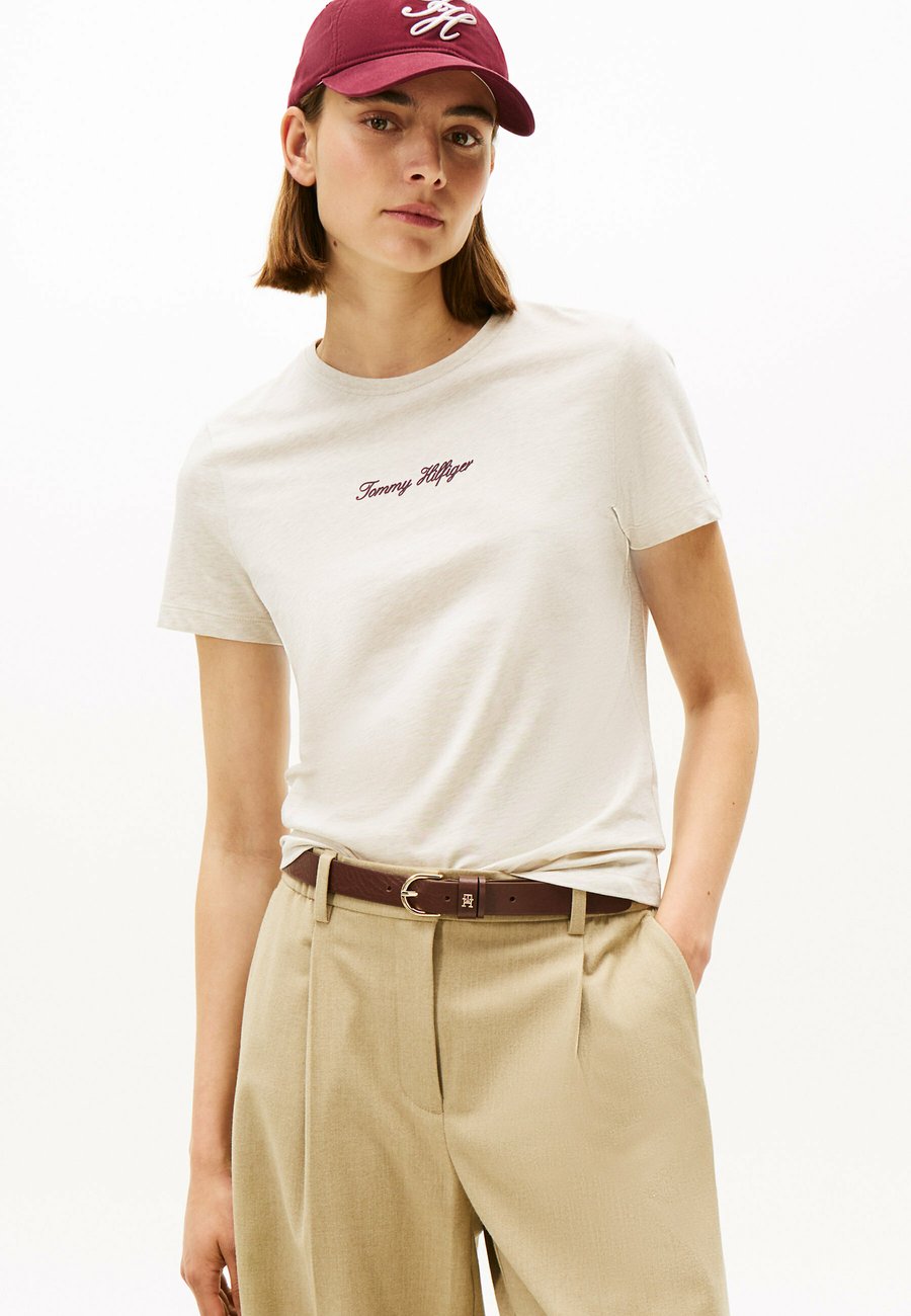Футболка Tommy Hilfiger CLASSIC SCRIPT TEE, Heather Oatmilk/Beige, Белый, Футболка Tommy Hilfiger CLASSIC SCRIPT TEE, Heather Oatmilk/Beige
Футболка Tommy Hilfiger CLASSIC SCRIPT TEE, Heather Oatmilk/Beige, Белый, Футболка Tommy Hilfiger CLASSIC SCRIPT TEE, Heather Oatmilk/Beige