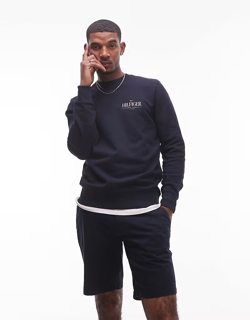 Толстовка с круглым вырезом и логотипом Tommy Hilfiger синего цвета
Толстовка с круглым вырезом и логотипом Tommy Hilfiger синего цвета