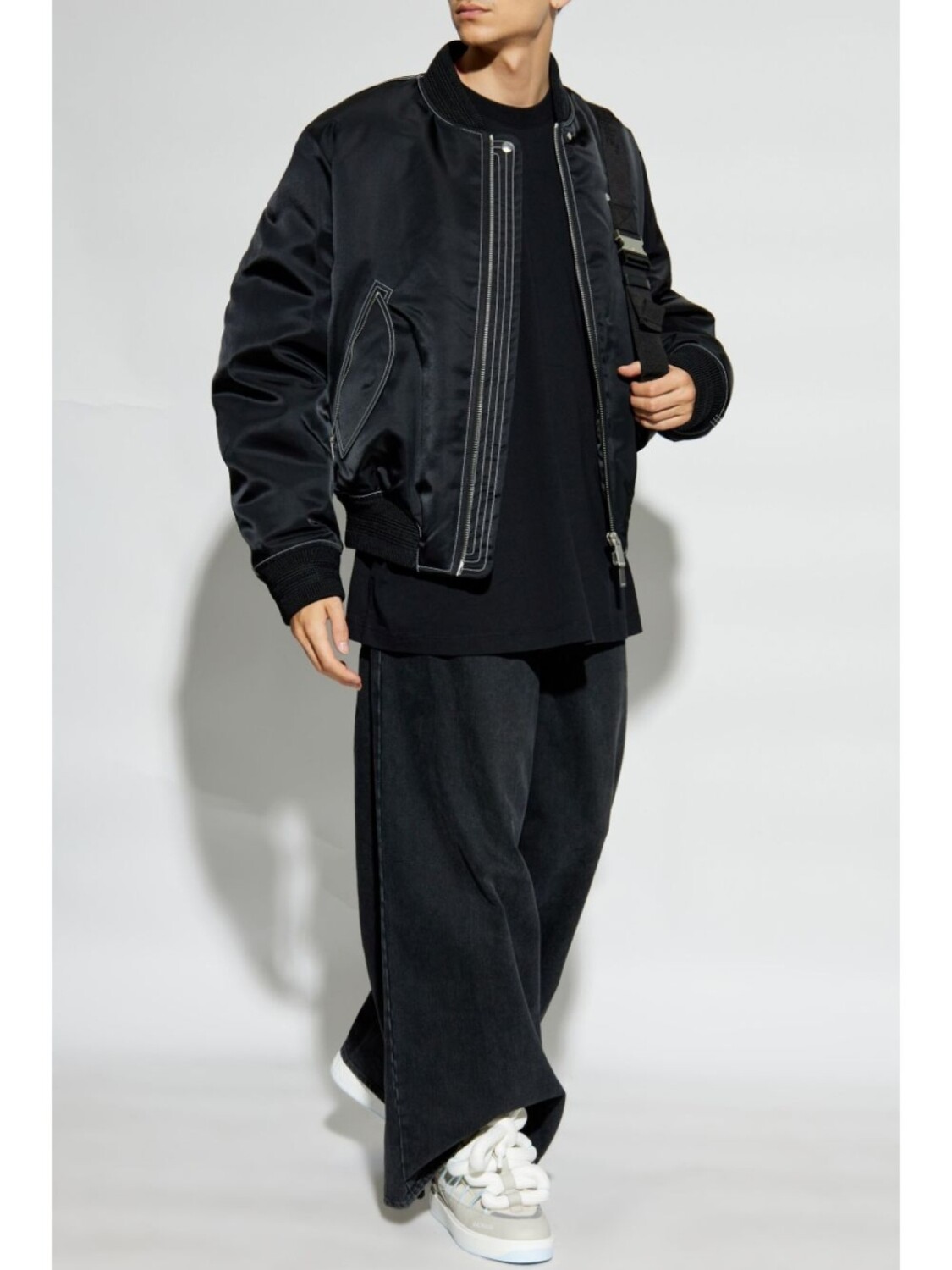 Off-White куртка-бомбер с вышитым логотипом, черный
Off-White куртка-бомбер с вышитым логотипом, черный