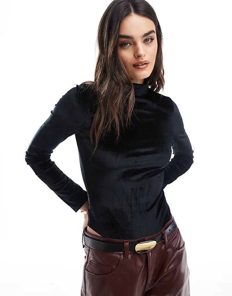 Бархатный боди с воротником-стойкой черного цвета Miss Selfridge
Бархатный боди с воротником-стойкой черного цвета Miss Selfridge