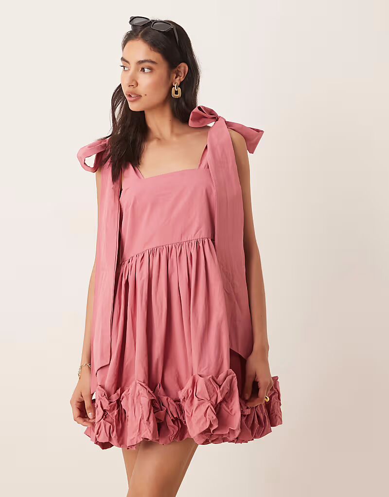 Мини-платье Sister Jane Magnolia с оборками розового цвета
Мини-платье Sister Jane Magnolia с оборками розового цвета