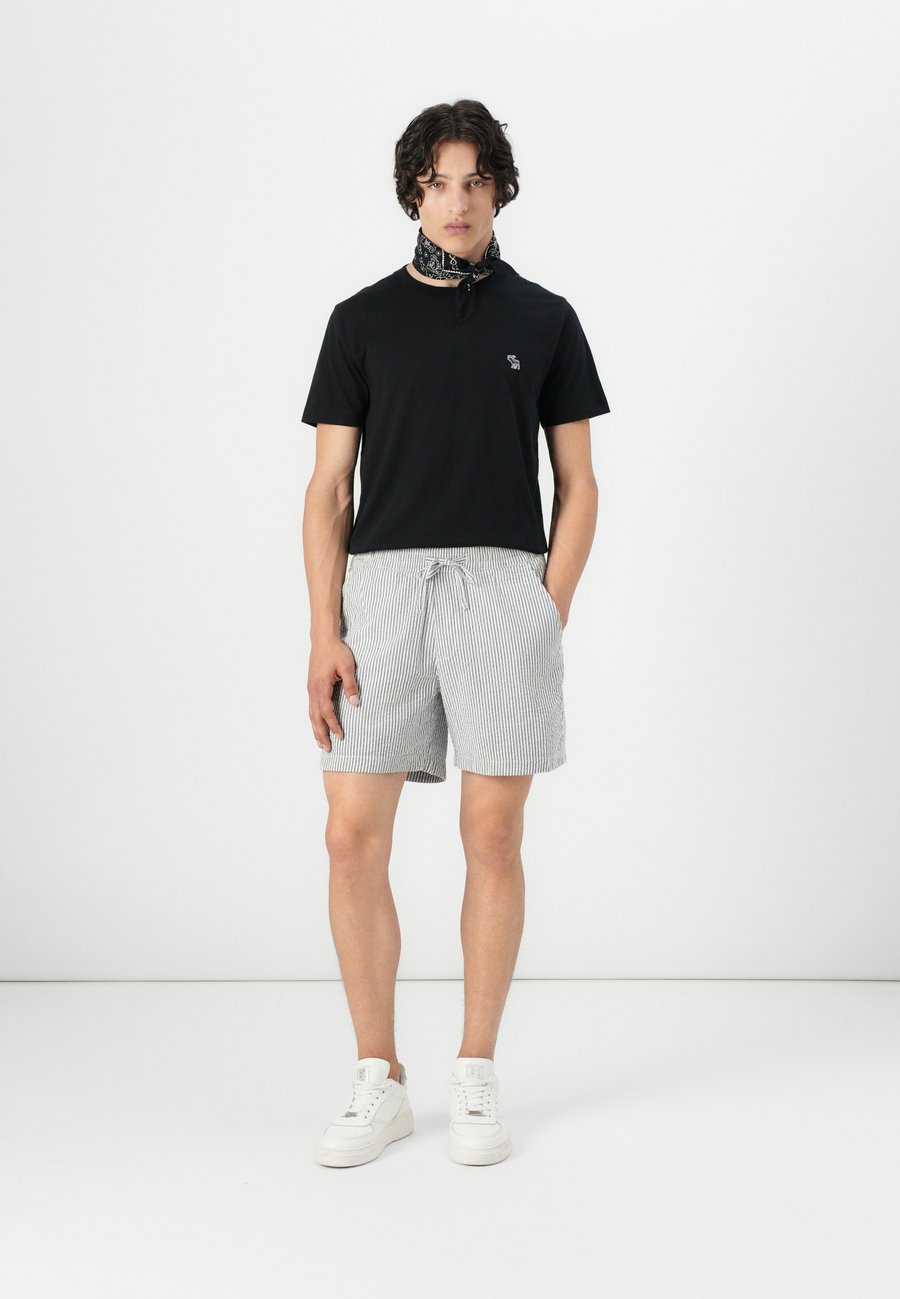 Футболка Abercrombie & Fitch ICON 5 PACK, Multi-Coloured, Красный, Футболка Abercrombie & Fitch ICON 5 PACK, Multi-Coloured
Футболка Abercrombie & Fitch ICON 5 PACK, Multi-Coloured, Красный, Футболка Abercrombie & Fitch ICON 5 PACK, Multi-Coloured