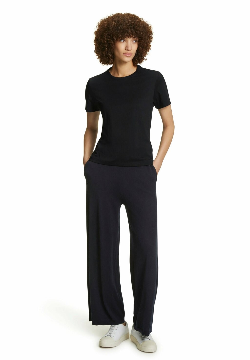 Базовая футболка FALKE, черная, Черный, Базовая футболка FALKE, черная
Базовая футболка FALKE, черная, Черный, Базовая футболка FALKE, черная