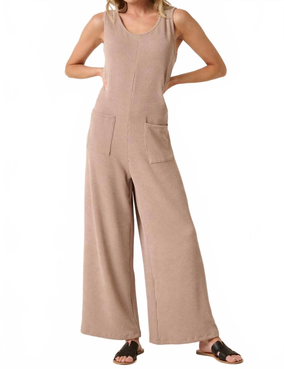 Mittoshop Городской трикотажный комбинезон в рубчик, цвет бежевый
Mittoshop Городской трикотажный комбинезон в рубчик, цвет бежевый