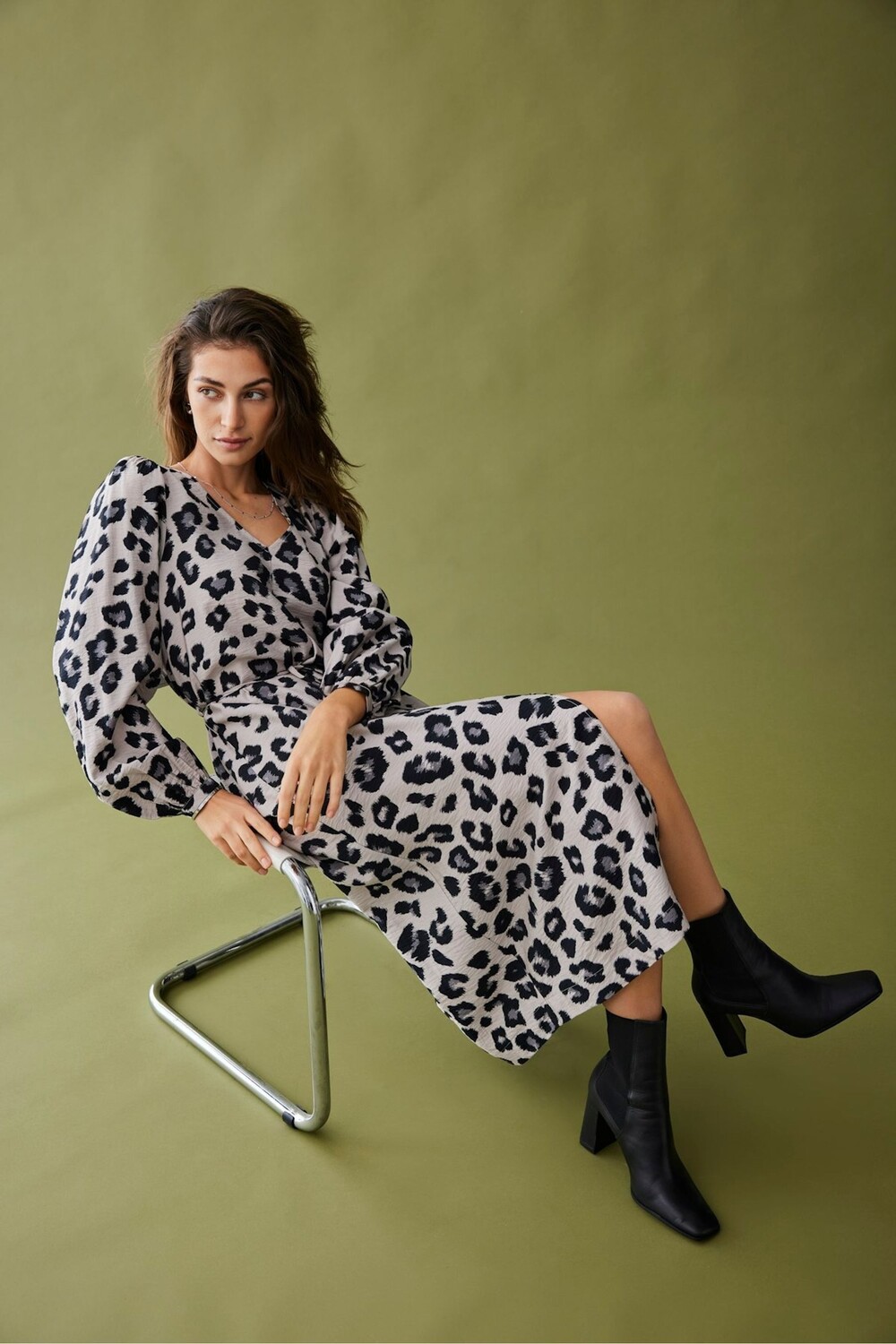 Платье миди с длинными рукавами и леопардовым принтом Jdy, серый 
Платье миди с длинными рукавами и леопардовым принтом Jdy, серый