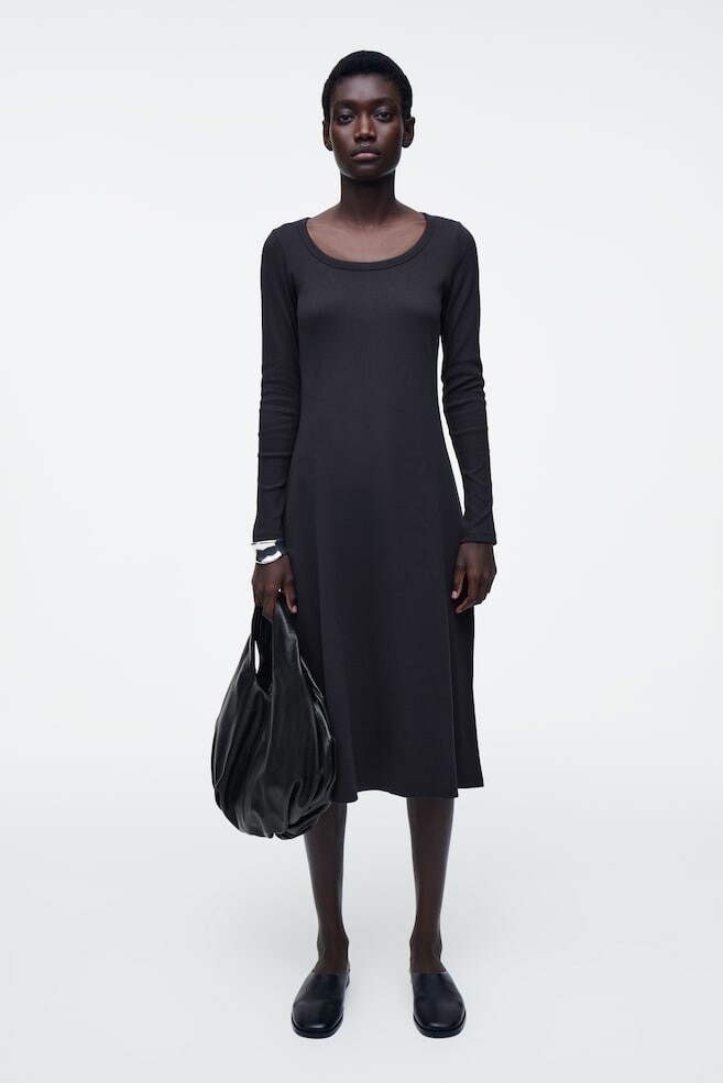 Платье миди из тонкого ребристого джерси Cos, синий
Платье миди из тонкого ребристого джерси Cos, синий