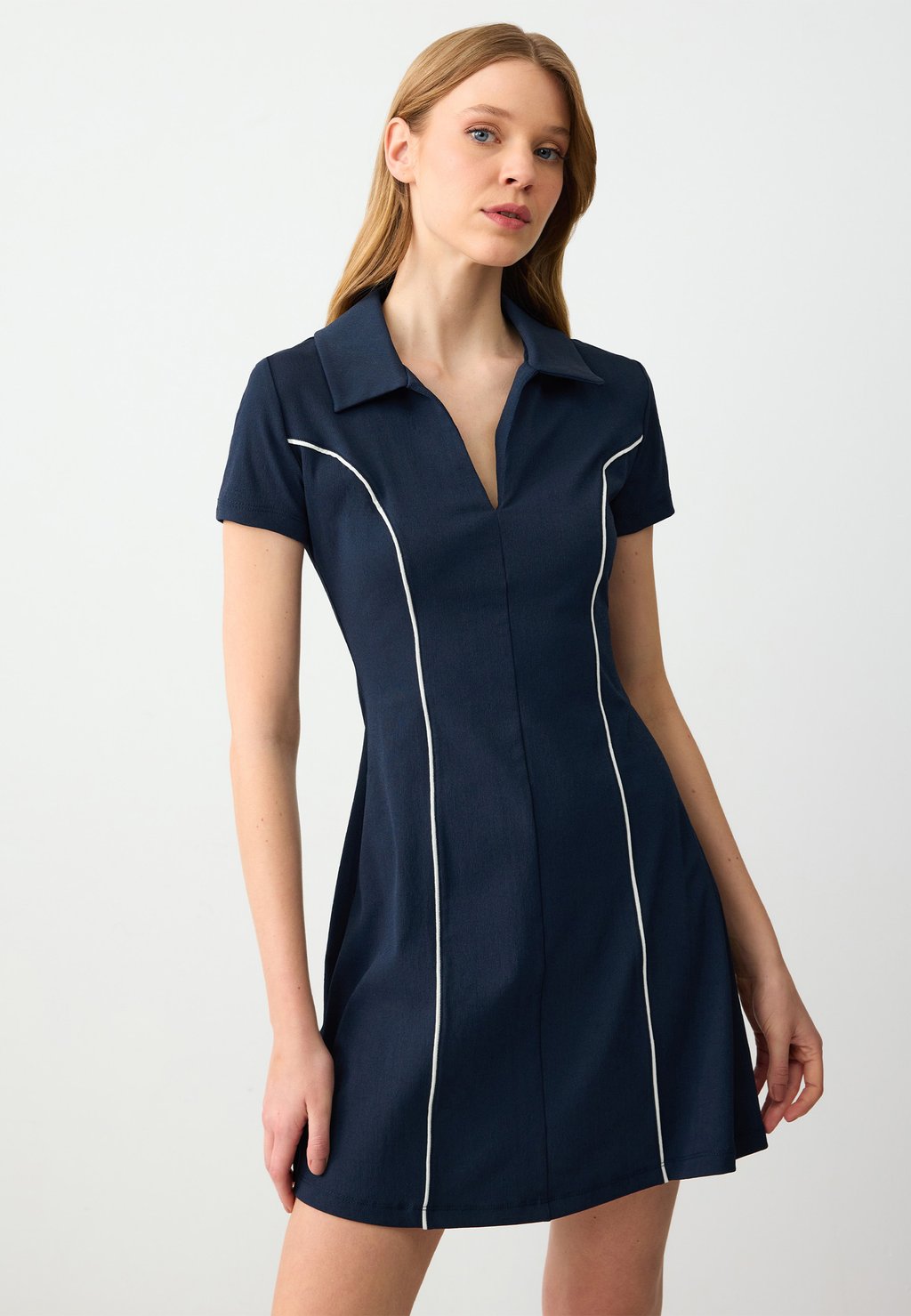 Платье из джерси COLLAR TRIMMED Jimmy Key, темно-синий
Платье из джерси COLLAR TRIMMED Jimmy Key, темно-синий