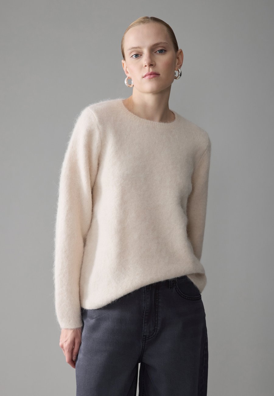 Джемпер Zign Studio KNIT JUMPER ALPACA WOOL MIX, Off-White
Джемпер Zign Studio KNIT JUMPER ALPACA WOOL MIX, Off-White