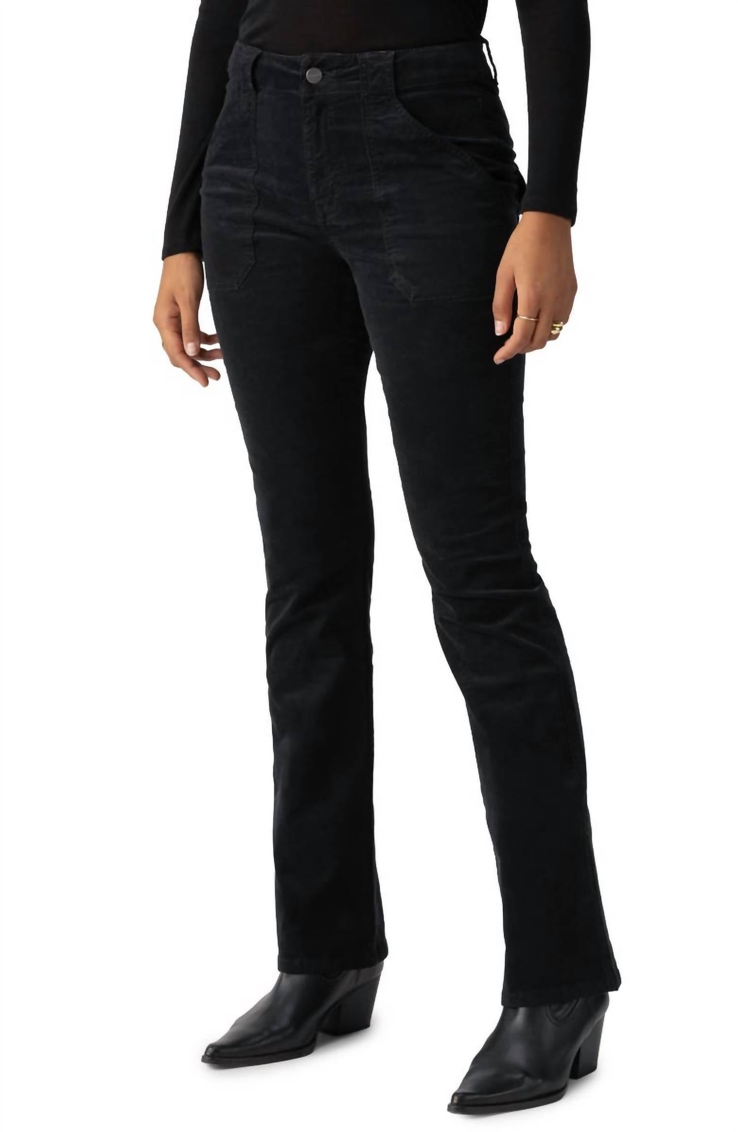 Вельветовые брюки Hayden расклешенные в черном цвете Sanctuary
Вельветовые брюки Hayden расклешенные в черном цвете Sanctuary