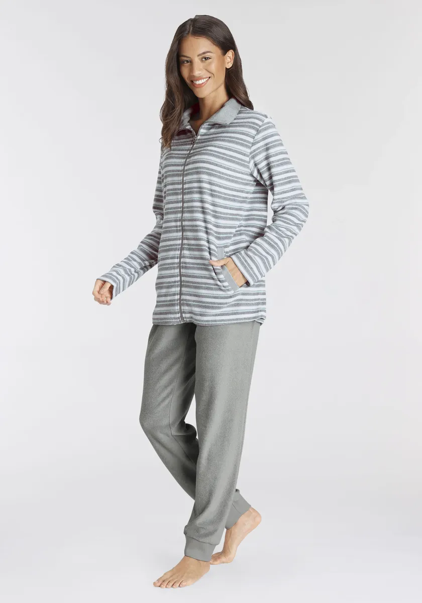 Пижама Vivance Dreams (2 шт.) из мягкой махровой ткани на молнии, цвет Gestreift/Grau
Пижама Vivance Dreams (2 шт.) из мягкой махровой ткани на молнии, цвет Gestreift/Grau